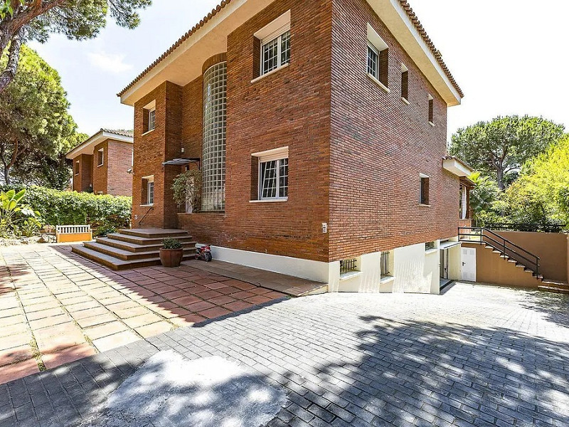 Эксклюзивный дом класса люкс с частным садом и бассейном в Гава-Мар, в 2 минутах от моря. Фото:  4