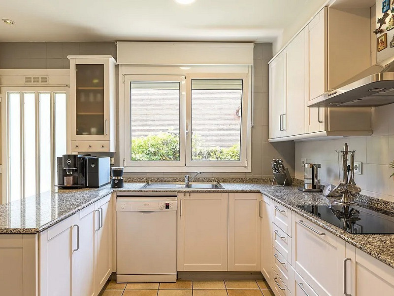 Эксклюзивный дом класса люкс с частным садом и бассейном в Гава-Мар, в 2 минутах от моря. Фото:  11