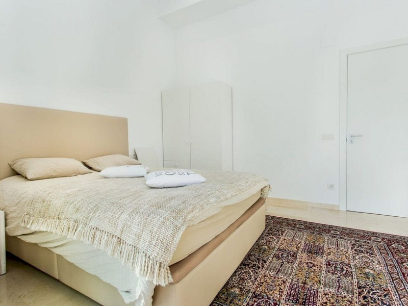 Обновлённый дом с бассейном в 100 м от пляжа в Гава Мар, Барселона. Фото:  17