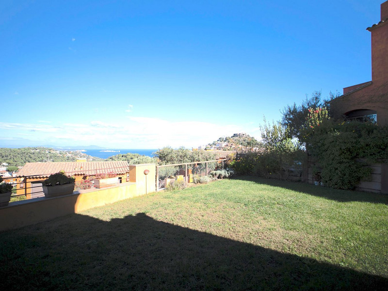 Смежный дом с видом на море в Бегуре, Коста-Брава. Фото:  24