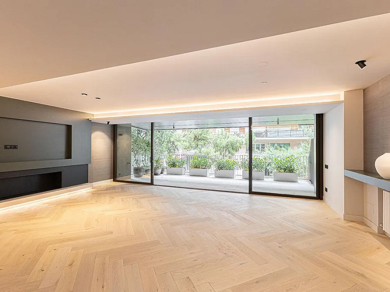 Роскошная отремонтированная резиденция с террасой в Туро Парк — Барселона. Фото:  1