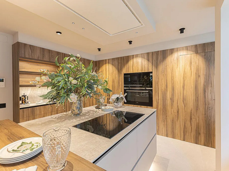 Роскошная отремонтированная резиденция с террасой в Туро Парк — Барселона. Фото:  11