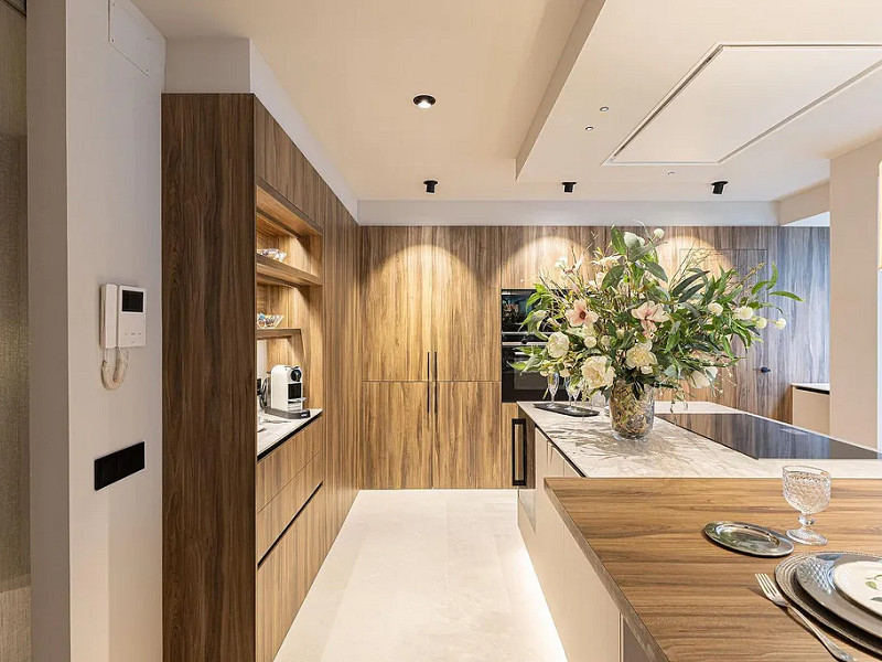 Роскошная отремонтированная резиденция с террасой в Туро Парк — Барселона. Фото:  16