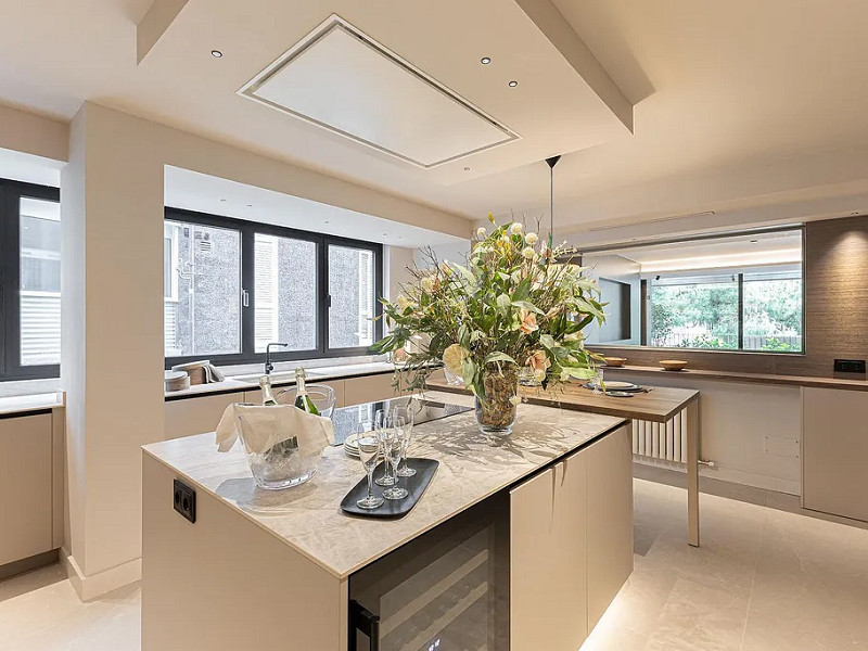 Роскошная отремонтированная резиденция с террасой в Туро Парк — Барселона. Фото:  17