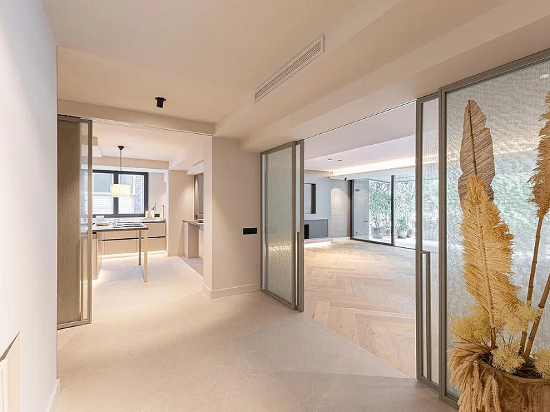 Роскошная отремонтированная резиденция с террасой в Туро Парк — Барселона. Фото:  21