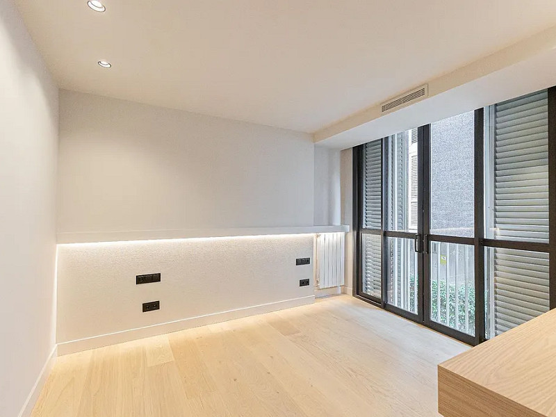 Роскошная отремонтированная резиденция с террасой в Туро Парк — Барселона. Фото:  28