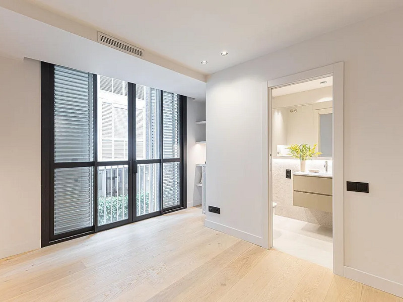 Роскошная отремонтированная резиденция с террасой в Туро Парк — Барселона. Фото:  32