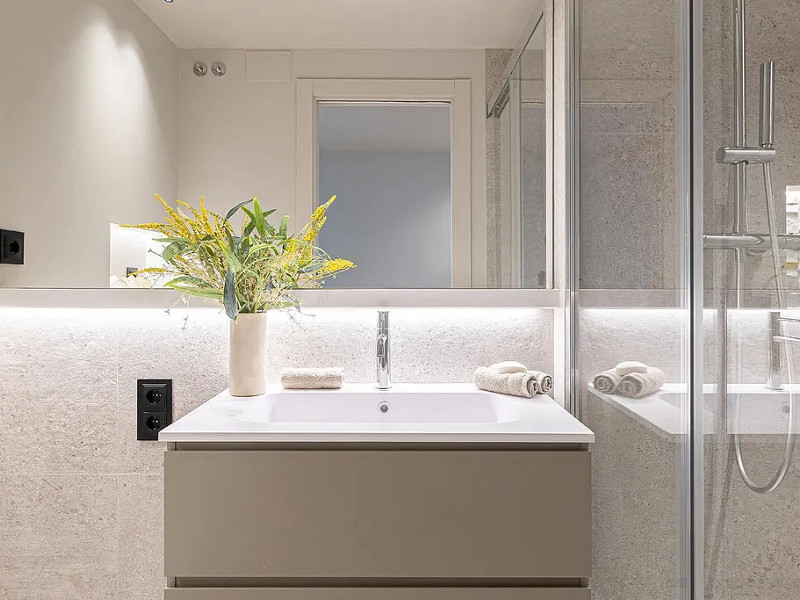 Роскошная отремонтированная резиденция с террасой в Туро Парк — Барселона. Фото:  35