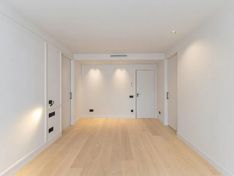 Роскошная отремонтированная резиденция с террасой в Туро Парк — Барселона. Фото:  37