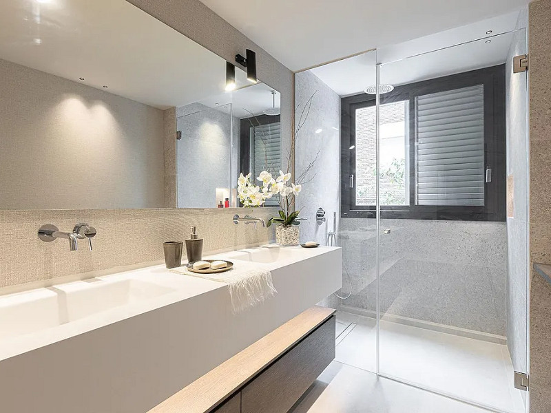 Роскошная отремонтированная резиденция с террасой в Туро Парк — Барселона. Фото:  40