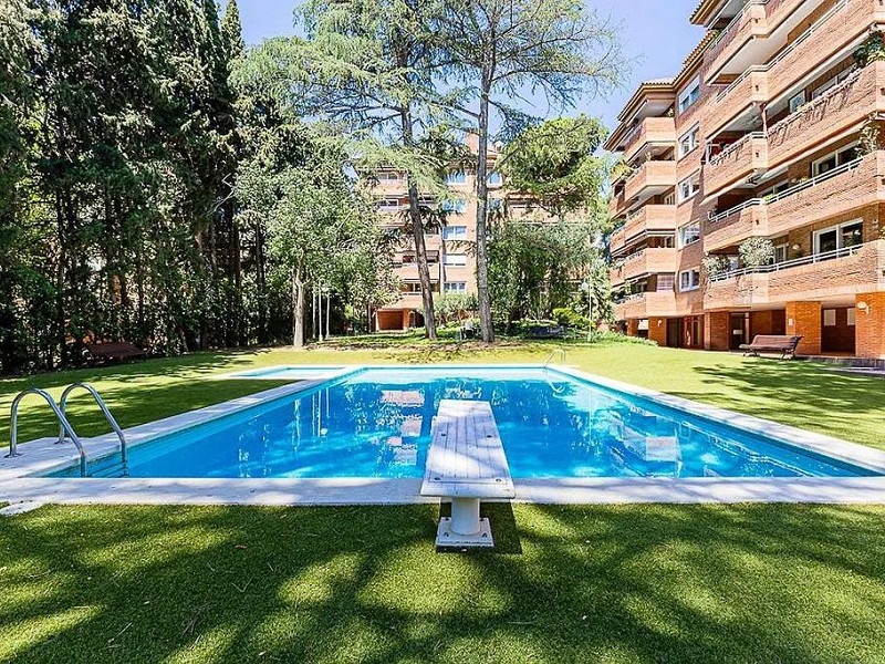 Квартира на первом этаже с общим бассейном в Педральбес — Барселона. Фото:  2