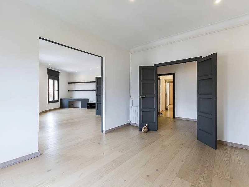 Светлая cемейная квартира в сердце района Саррия — Барселона. Фото:  1