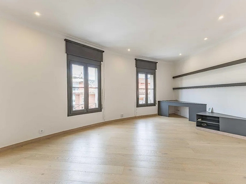 Светлая cемейная квартира в сердце района Саррия — Барселона. Фото:  10