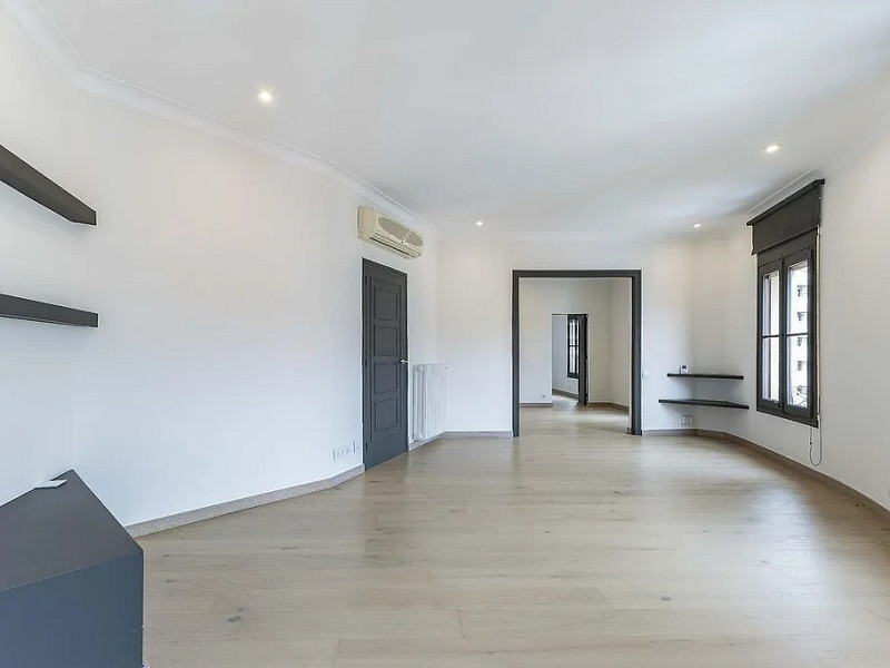 Светлая cемейная квартира в сердце района Саррия — Барселона. Фото:  11