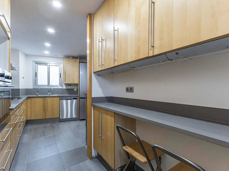 Светлая cемейная квартира в сердце района Саррия — Барселона. Фото:  25