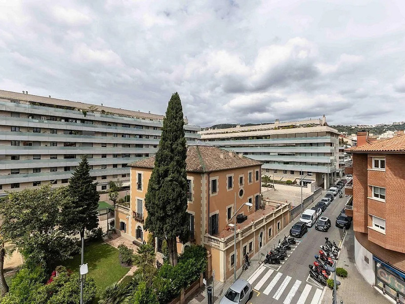 Светлая cемейная квартира в сердце района Саррия — Барселона. Фото:  35