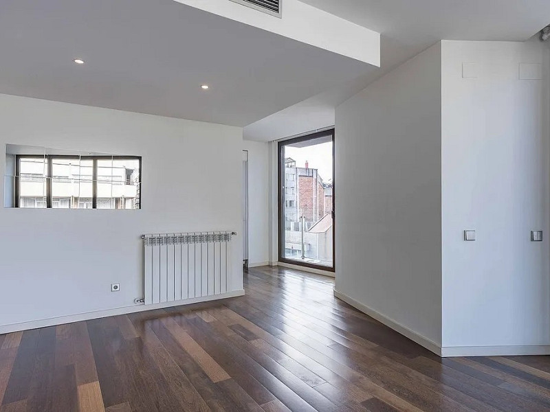 Светлая квартира с большим балконом и парковкой в районе Сарриа. Фото:  5