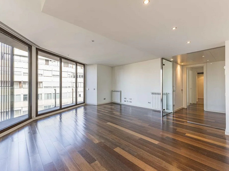 Светлая квартира с большим балконом и парковкой в районе Сарриа. Фото:  9