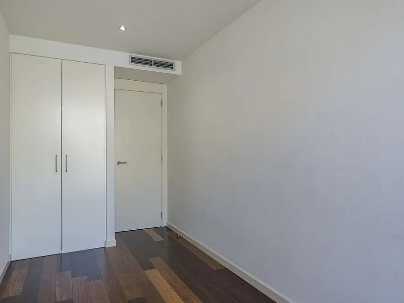 Светлая квартира с большим балконом и парковкой в районе Сарриа. Фото:  16