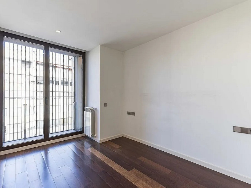 Светлая квартира с большим балконом и парковкой в районе Сарриа. Фото:  18