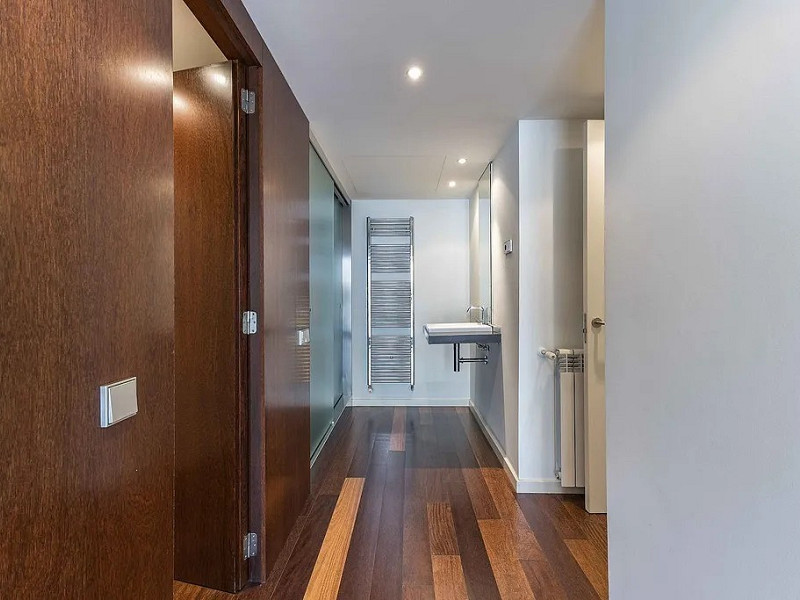 Светлая квартира с большим балконом и парковкой в районе Сарриа. Фото:  21