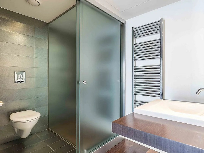 Светлая квартира с большим балконом и парковкой в районе Сарриа. Фото:  23