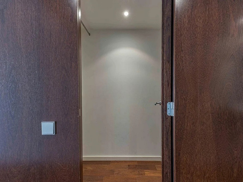 Светлая квартира с большим балконом и парковкой в районе Сарриа. Фото:  27