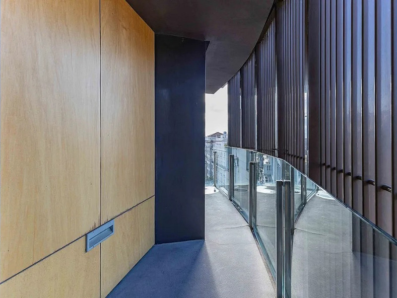 Светлая квартира с большим балконом и парковкой в районе Сарриа. Фото:  31