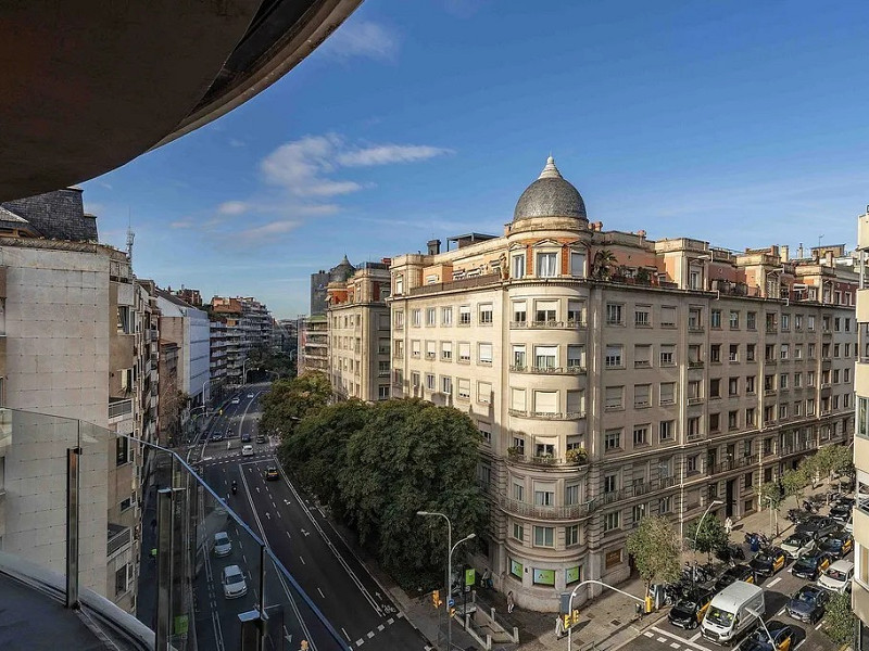 Светлая квартира с большим балконом и парковкой в районе Сарриа. Фото:  36