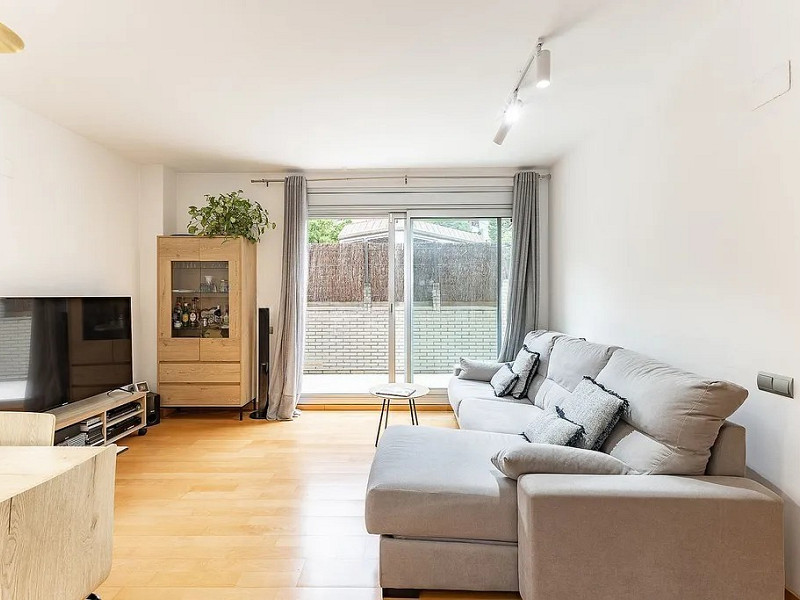 Уютная квартира с частной террасой и бассейном в районе Кан Матас. Фото:  1