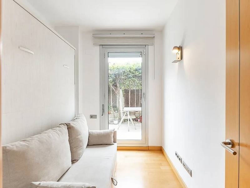 Уютная квартира с частной террасой и бассейном в районе Кан Матас. Фото:  24