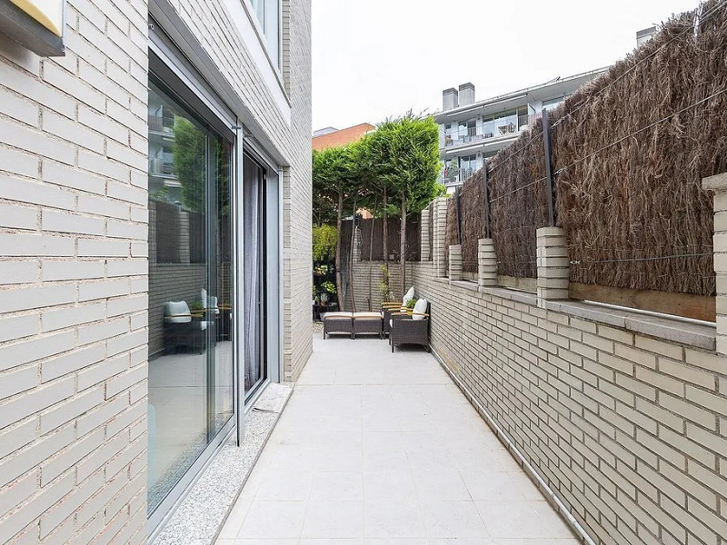 Уютная квартира с частной террасой и бассейном в районе Кан Матас. Фото:  35