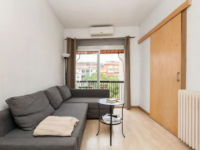 Светлая квартира с балконом в районе Эль-Путчет, Барселона. Фото:  4