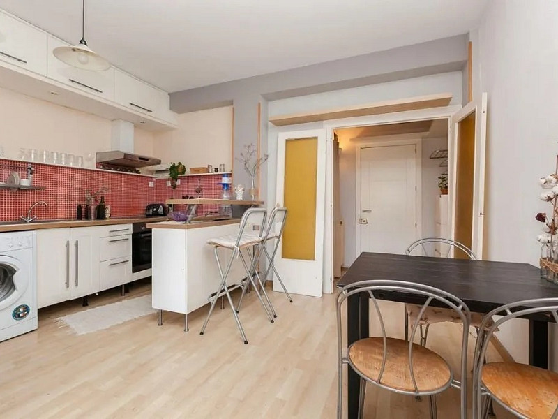 Светлая квартира с балконом в районе Эль-Путчет, Барселона. Фото:  6