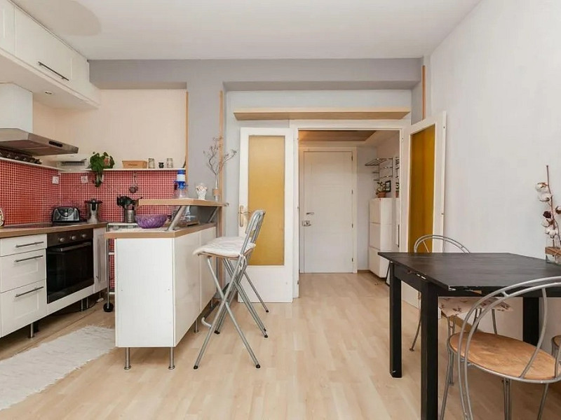 Светлая квартира с балконом в районе Эль-Путчет, Барселона. Фото:  7