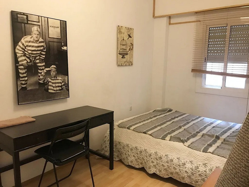 Светлая квартира с балконом в районе Эль-Путчет, Барселона. Фото:  14