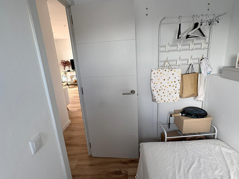 Отремонтированный пентхаус с большой террасой и видом на море в Кома-Руга, Эль-Вендрель. Фото:  7