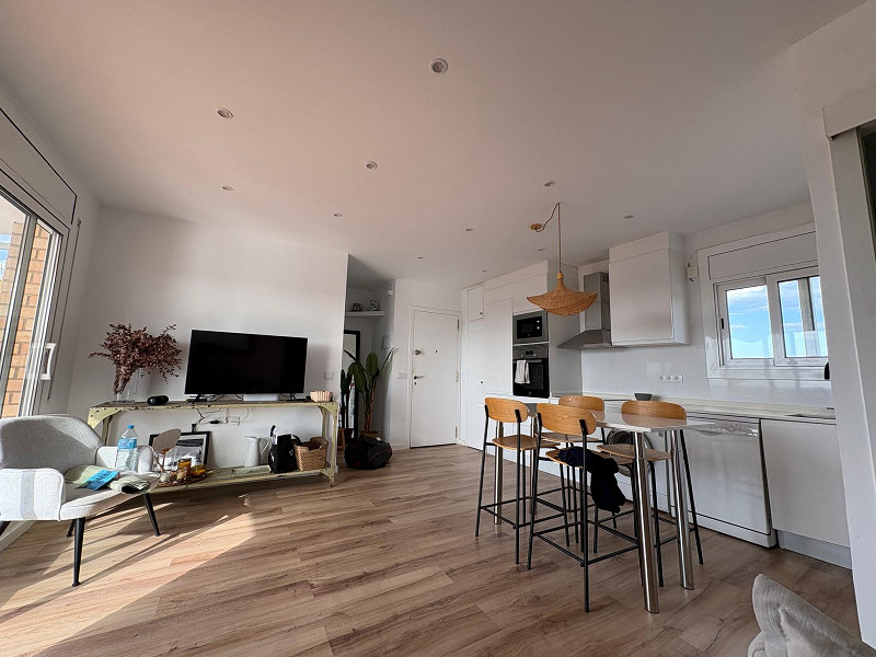 Отремонтированный пентхаус с большой террасой и видом на море в Кома-Руга, Эль-Вендрель. Фото:  9