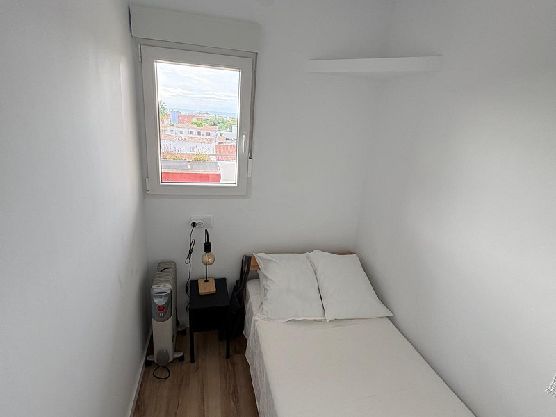 Отремонтированный пентхаус с большой террасой и видом на море в Кома-Руга, Эль-Вендрель. Фото:  14