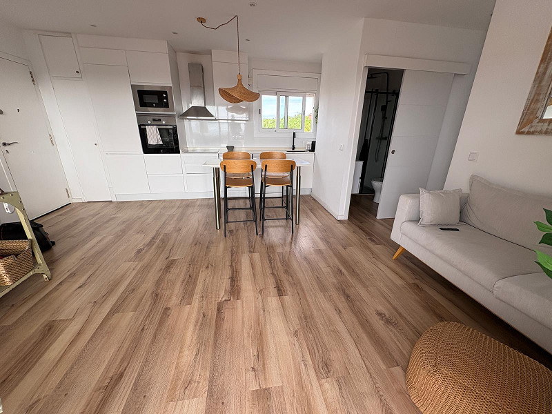 Отремонтированный пентхаус с большой террасой и видом на море в Кома-Руга, Эль-Вендрель. Фото:  18