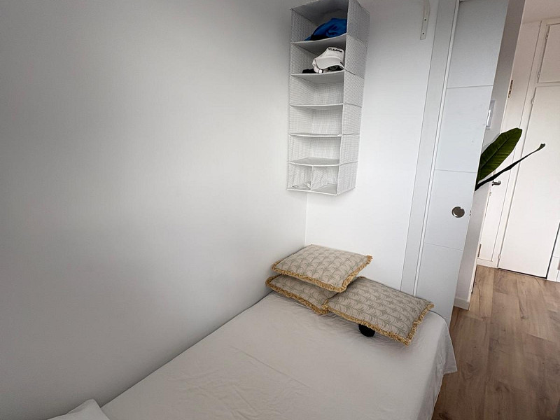 Отремонтированный пентхаус с большой террасой и видом на море в Кома-Руга, Эль-Вендрель. Фото:  21