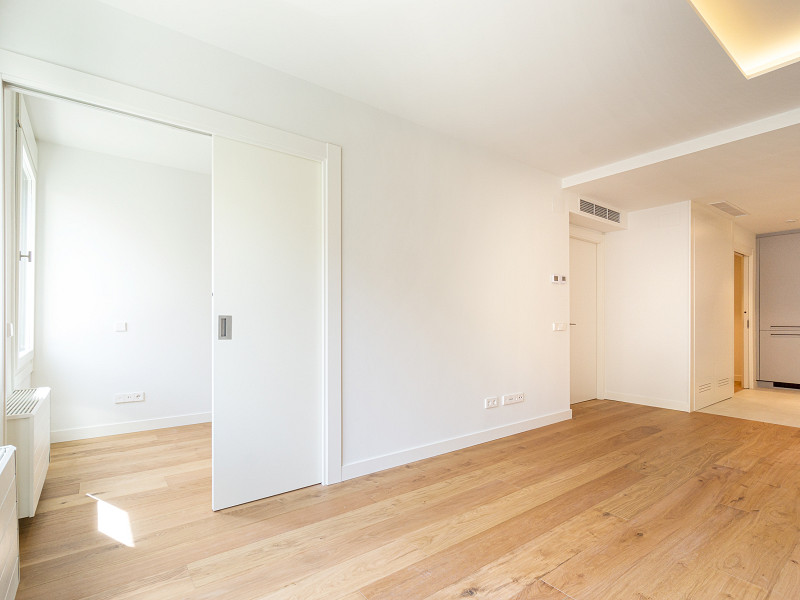 Stylish Renovated Apartment on Casanova Street in the Eixample District, Barcelona. Photo:  14