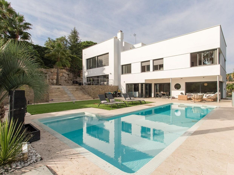 Роскошный современный дом в урбанизации Рокаферрера, Сант-Андреу-де-Льаванерес