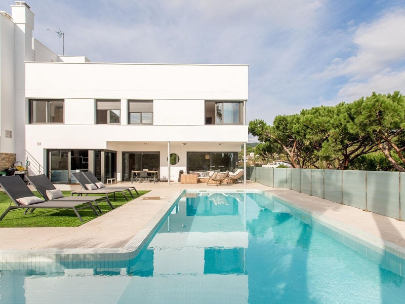 Роскошный современный дом в урбанизации Рокаферрера, Сант-Андреу-де-Льаванерес. Фото:  2