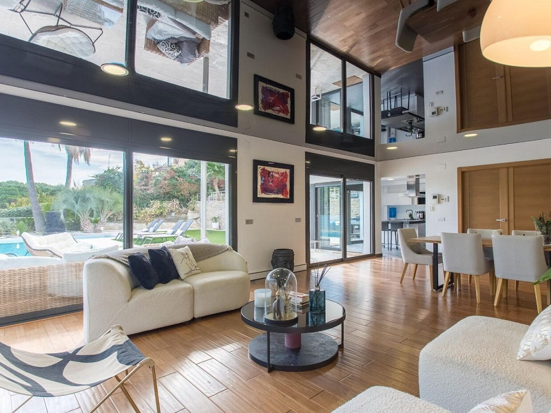 Роскошный современный дом в урбанизации Рокаферрера, Сант-Андреу-де-Льаванерес. Фото:  3