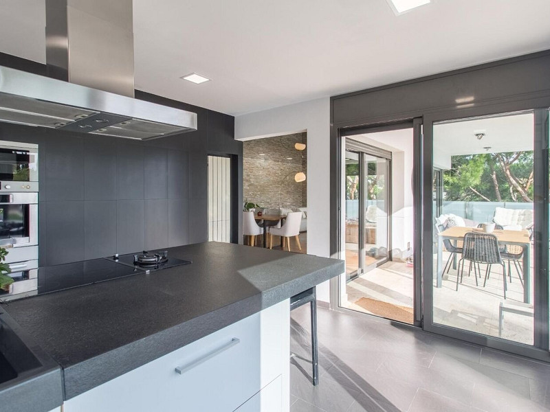 Роскошный современный дом в урбанизации Рокаферрера, Сант-Андреу-де-Льаванерес. Фото:  9