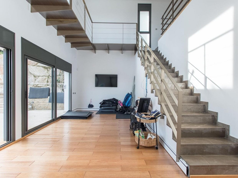 Роскошный современный дом в урбанизации Рокаферрера, Сант-Андреу-де-Льаванерес. Фото:  10