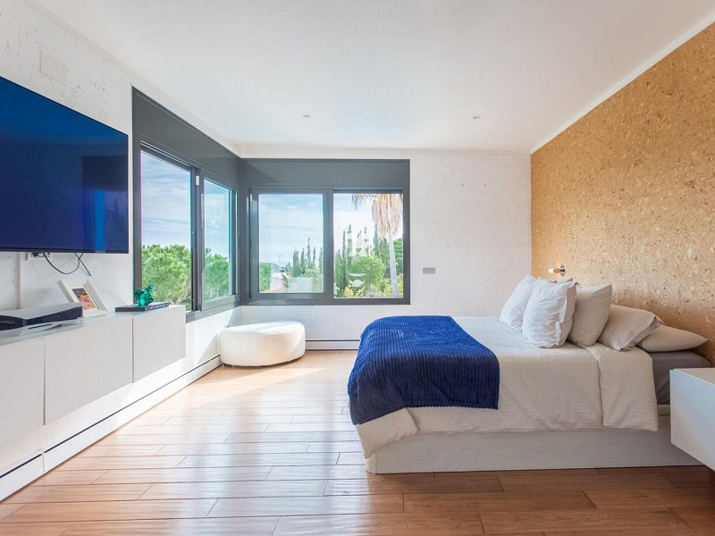 Роскошный современный дом в урбанизации Рокаферрера, Сант-Андреу-де-Льаванерес. Фото:  12