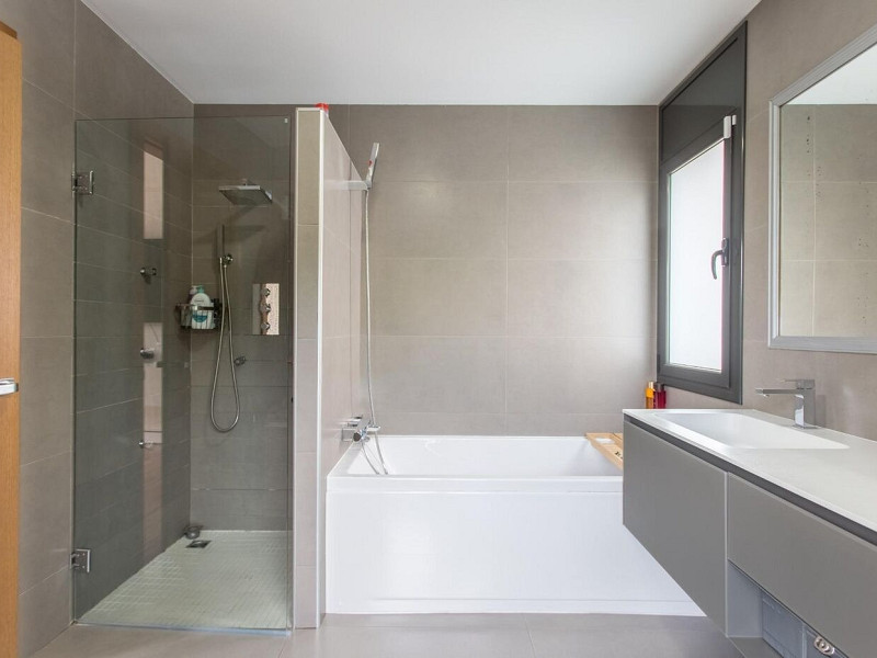 Роскошный современный дом в урбанизации Рокаферрера, Сант-Андреу-де-Льаванерес. Фото:  13