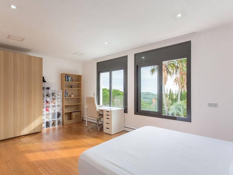 Роскошный современный дом в урбанизации Рокаферрера, Сант-Андреу-де-Льаванерес. Фото:  17